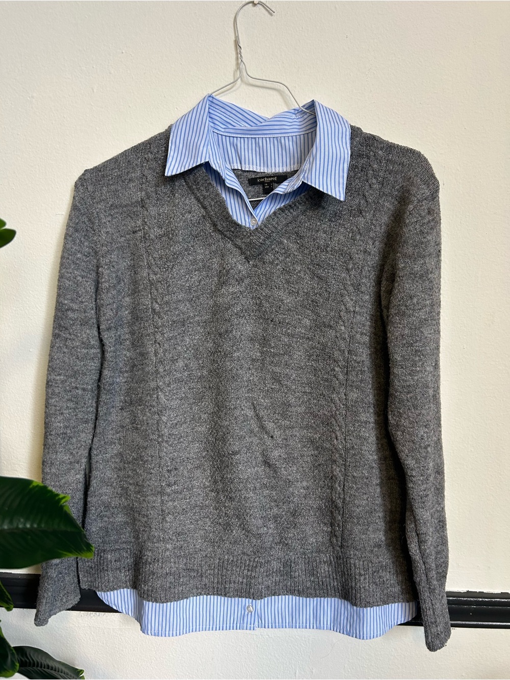 Men's Classic V-Neck Sweater in Heather Gray